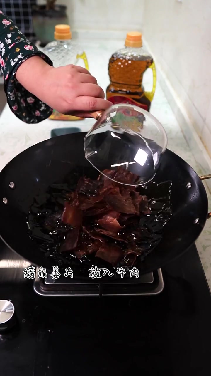 10斤牛肉才做出1斤成品，这道失传的灯影牛肉好吃不？