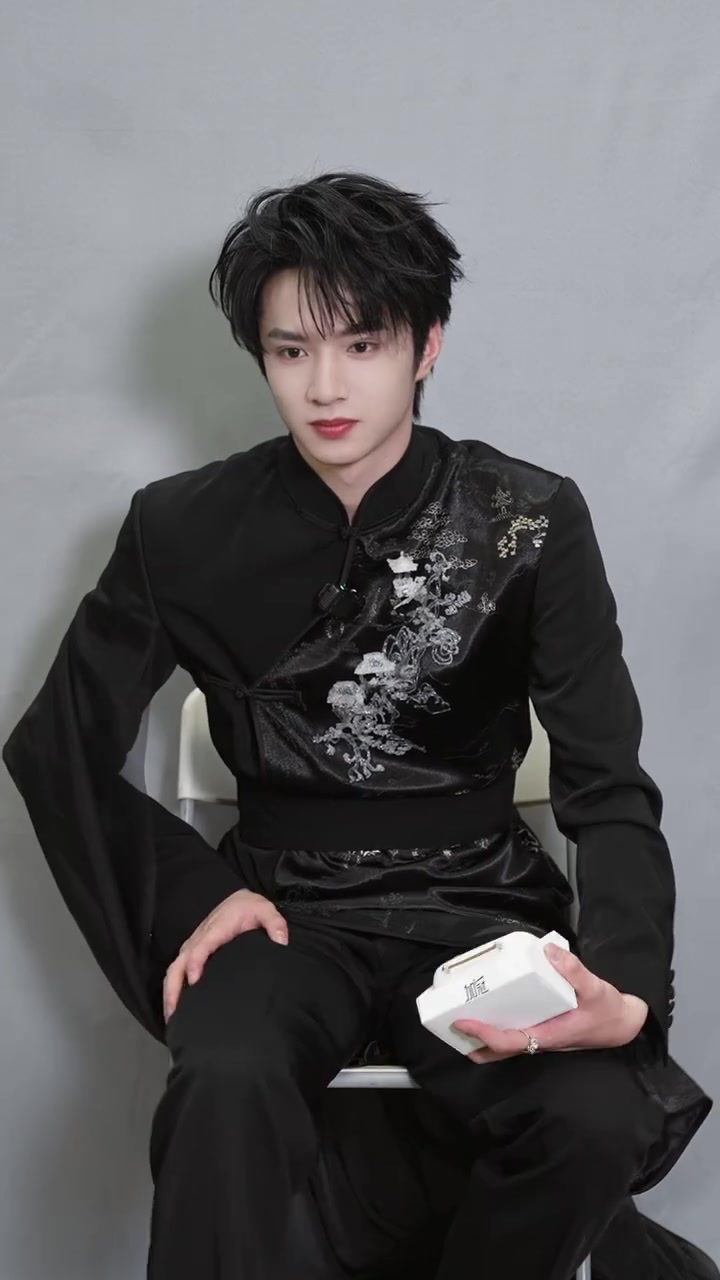 时代少年团加冠礼演唱会  鬼脸特效?婉拒了吧 TNT演唱会歌曲猜歌挑战继续,耀文来啦!时代