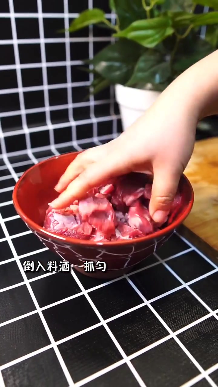 用牛肉的拼音首字母打出来的第一个词就是你今年一定会得到的「奸笑」