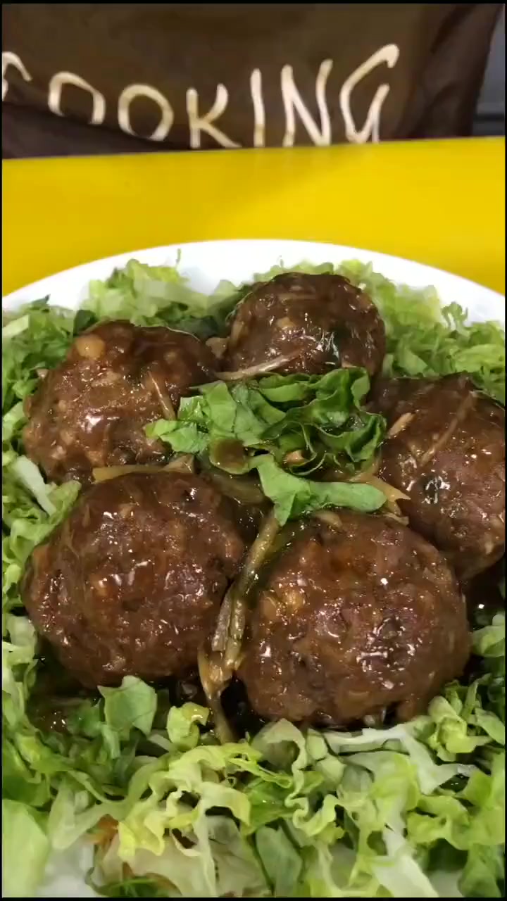 红烧牛肉丸pk四喜丸子!看看这是哪里的菜