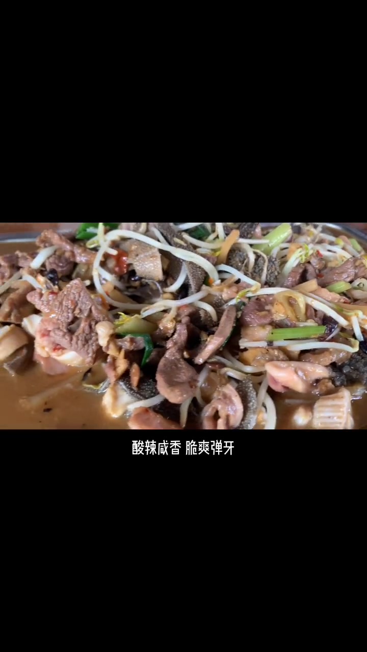 今天爸妈带着我吃“南宁最好吃的牛杂”～老友炒确实好吃!鲜嫩!脆爽!入味!大家记得早点去,不