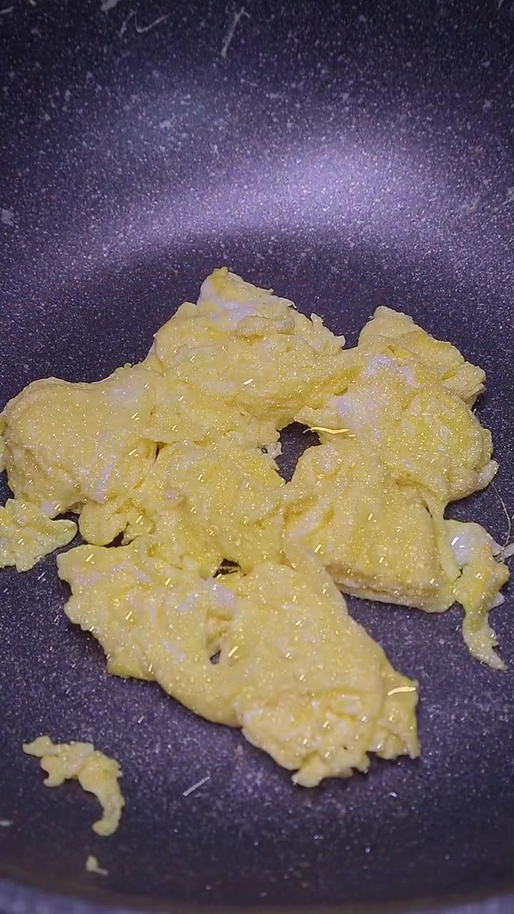 炎热夏天必备的丝瓜蛋汤,汤鲜味美,颜色奶白,简单美味