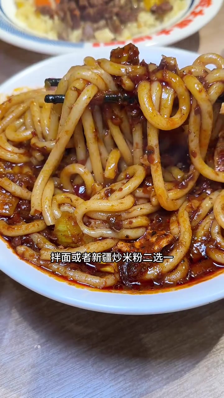 新疆手抓饭,他们家这个牛肉羊排还不错