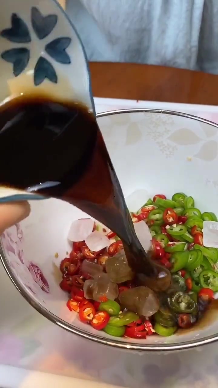 我婆婆又来分享美味萝卜泡菜了