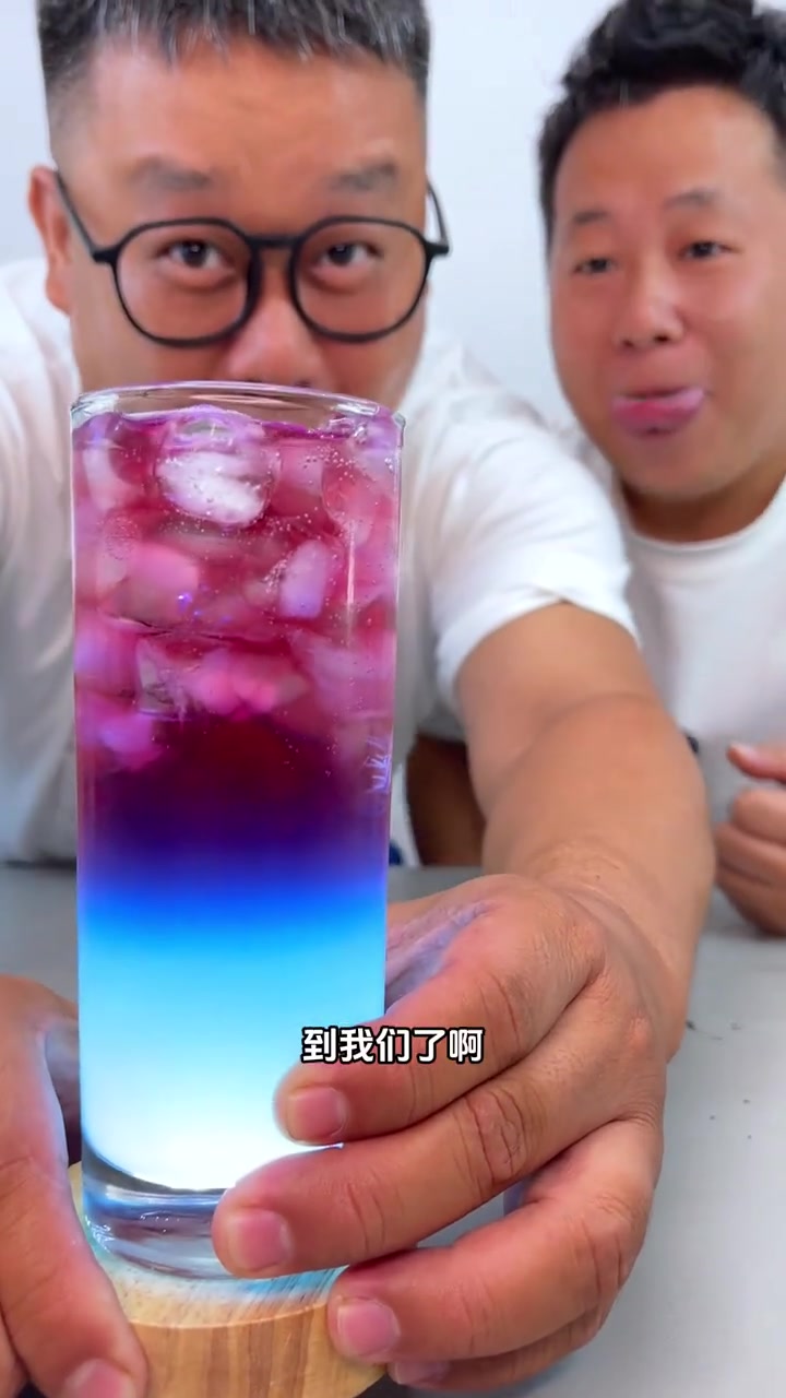 漫步星河鸡尾酒好看又好喝，简单又易做，赶紧去试试