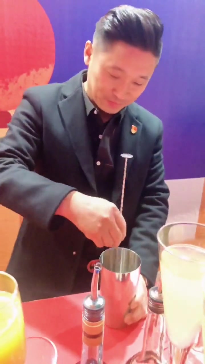 来调一杯鸡尾酒
