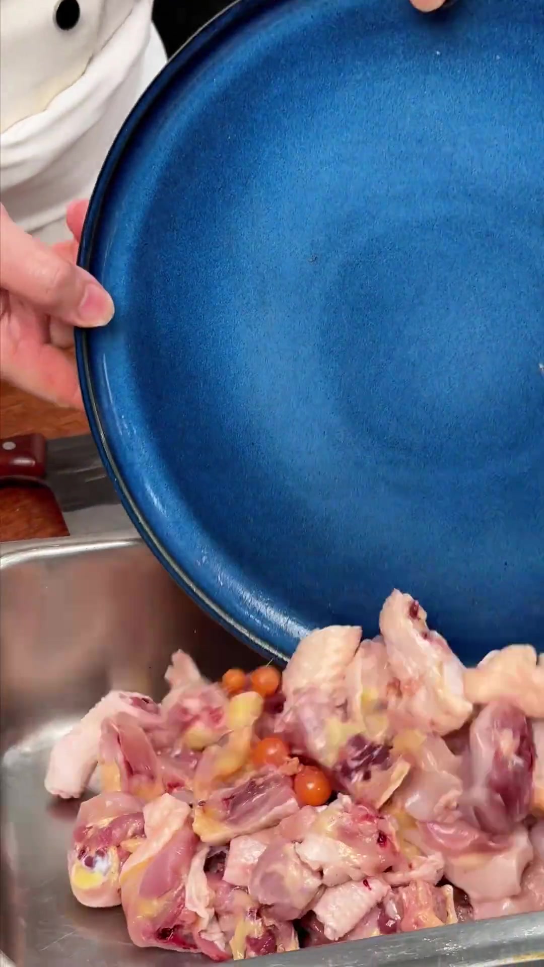 今天教大家做冬菇蒸鸡,鸡肉滑嫩,冬菇有韧劲
