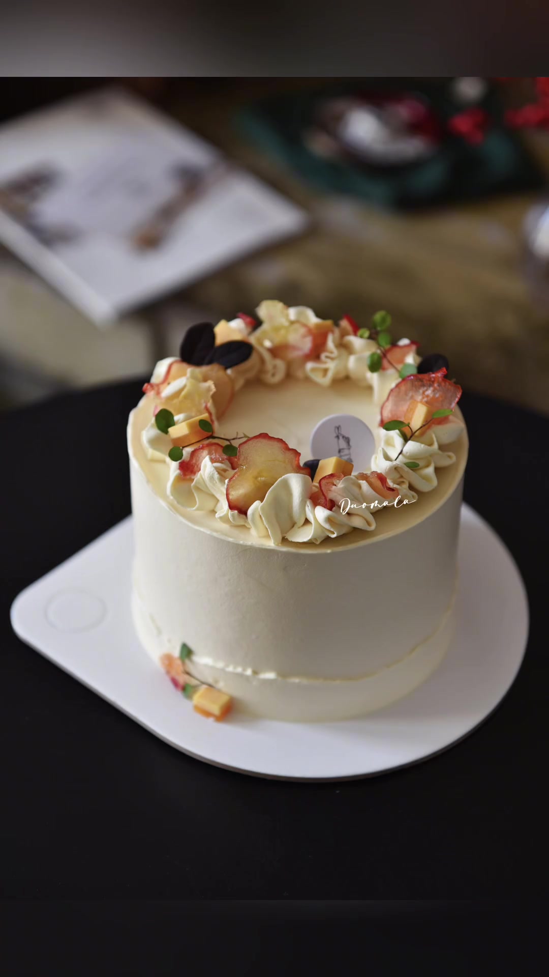 扭一扭超快乐苹安杏福蛋糕，五寸的样子！掌握这个花嘴的运用，就可以逆天了！