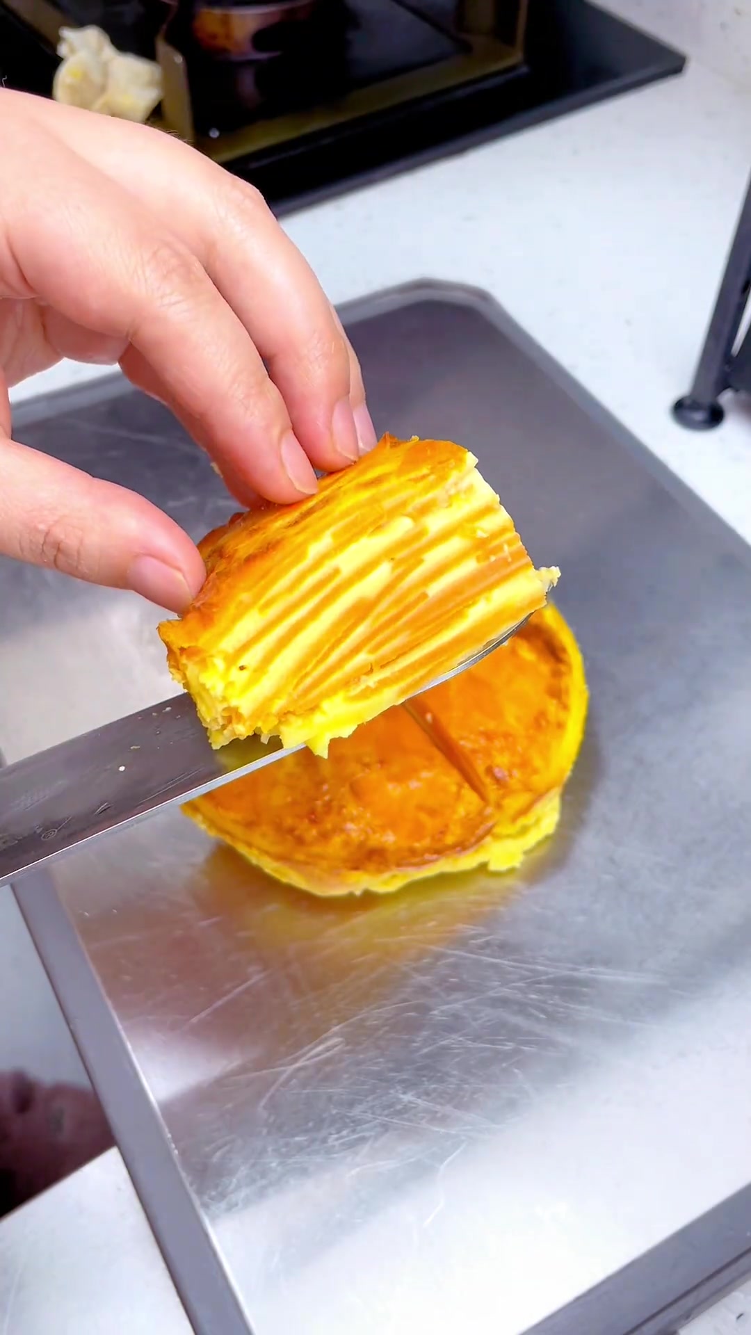 试一试用红薯做个松软奶香的千层蛋糕好吃极了,仪式感满满的花朵厚蛋烧孩子们都爱吃