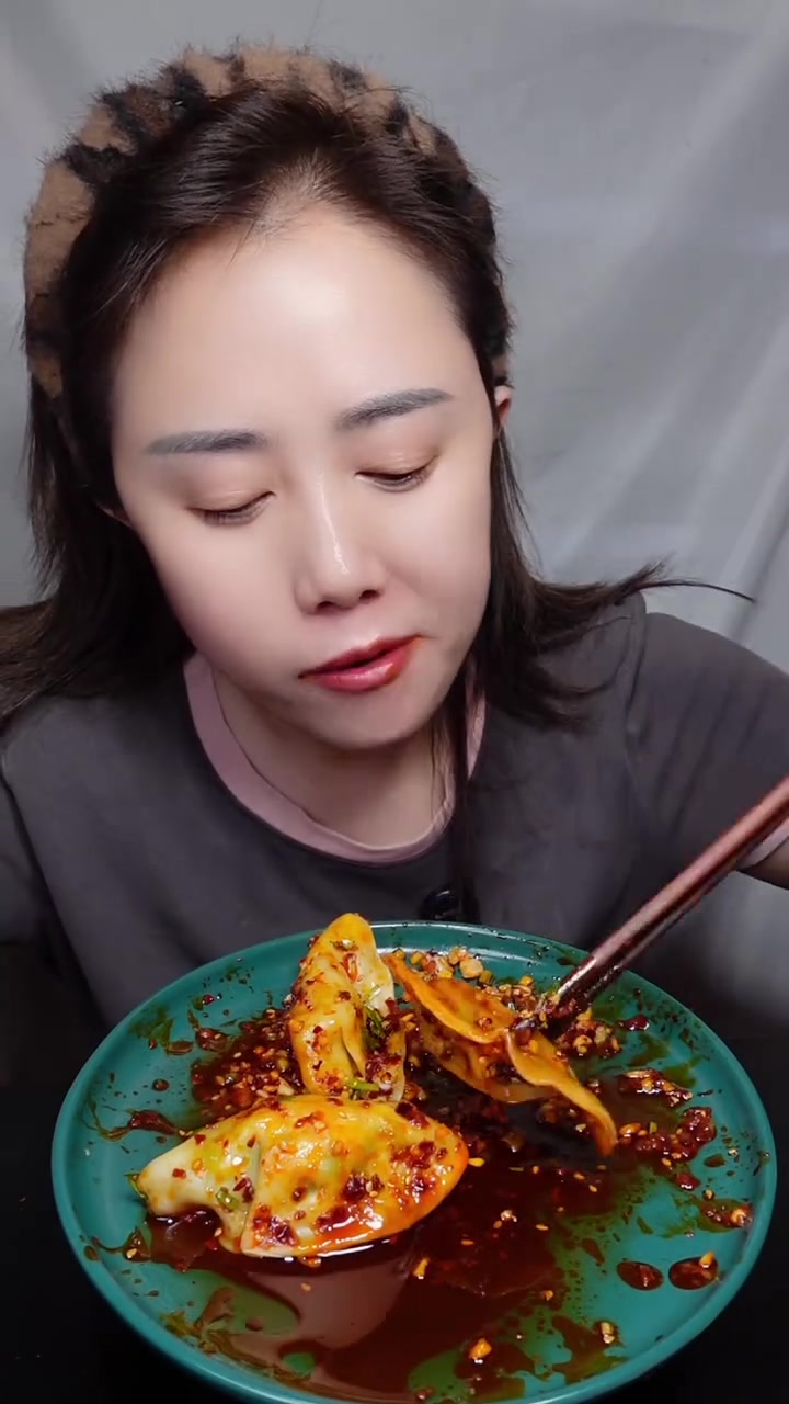 干拌饺子新组合茄子芹菜肉你吃过吗