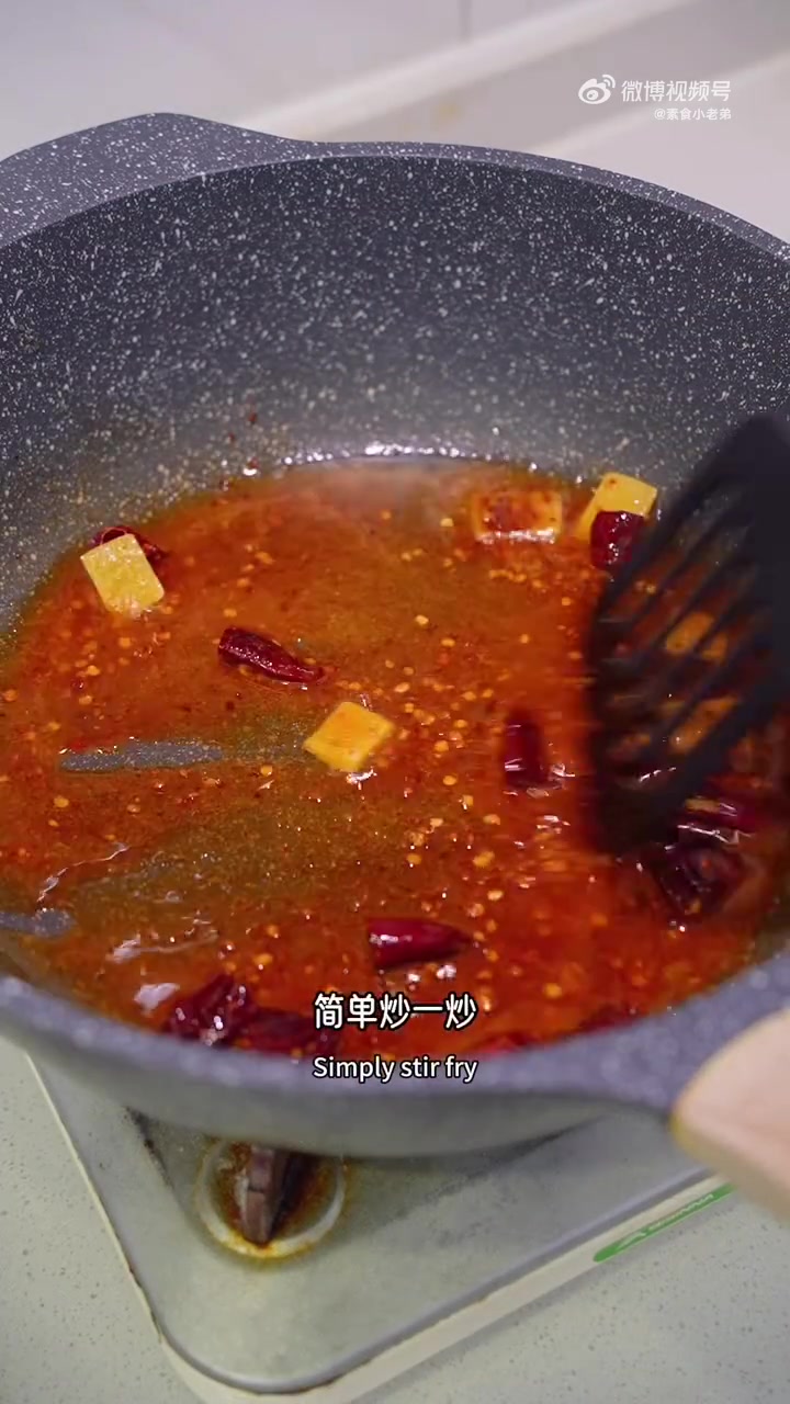 爱吃碳水的小伙伴快去试「酸辣白菜盖浇面」