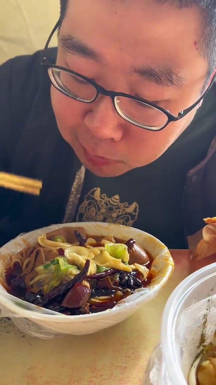天津超难找小店板面热狗麻辣烫啥味？来尝尝！