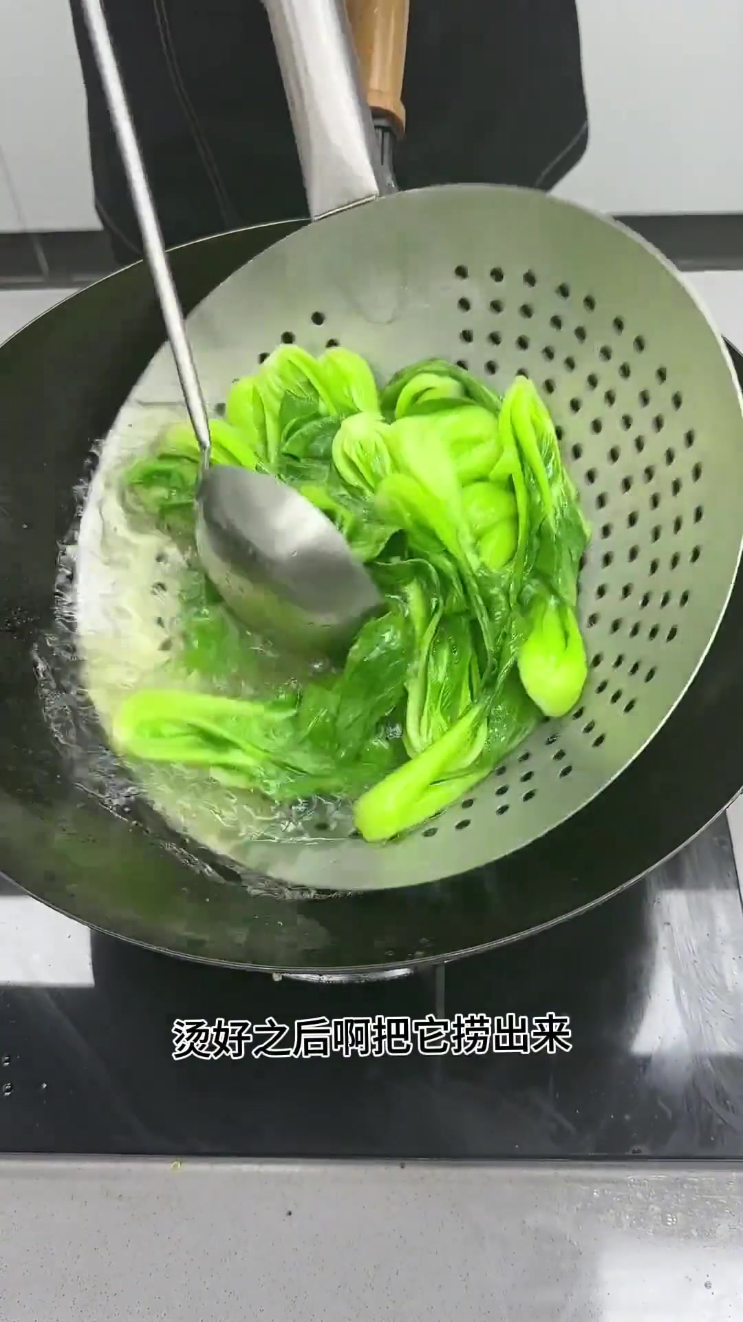 吃腻了大鱼大肉,何不试试这道清淡爽口的香菇菜心呢