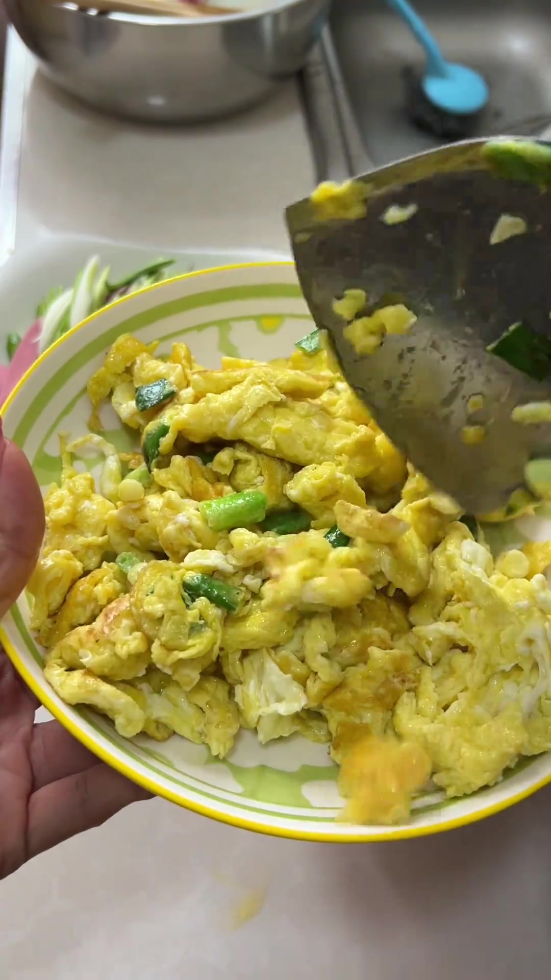 好几天没吃米饭了，中午给孩子们做了喜欢吃的炒菜米饭