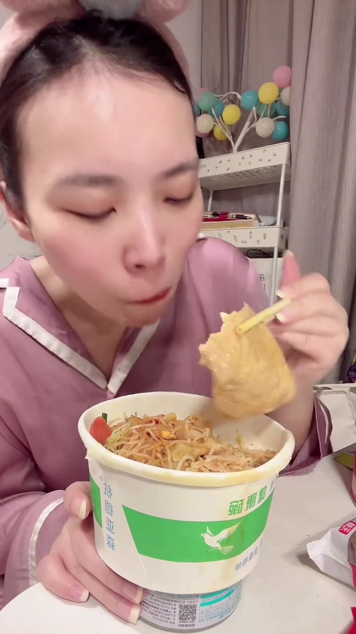 夜宵摊的炒河粉和米粉味道就是棒呆了～