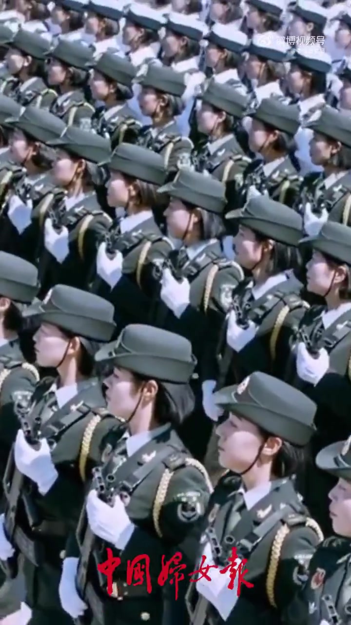2019年10月1日,庆祝中华人民共和国成立70周年阅兵式在北京天安门广场隆重举行。戳视频