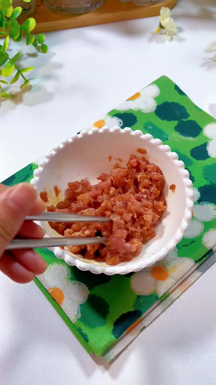 12月+宝宝辅食|南瓜肉沫盖饭 夏天孩子流汗多,可以多给孩子吃南瓜,做成香甜软嫩的南瓜肉沫