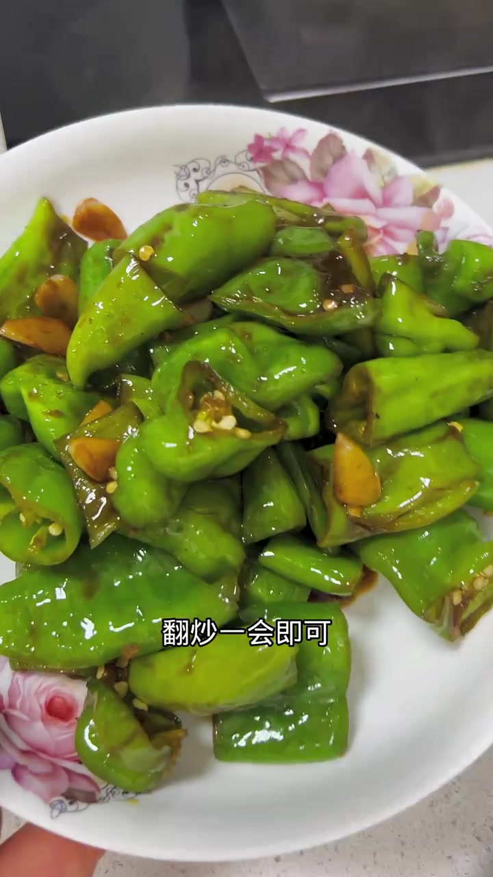今日午饭家庭版卤肉饭,老大馋好久了,配上鹿茸菇简直不要太香啦
