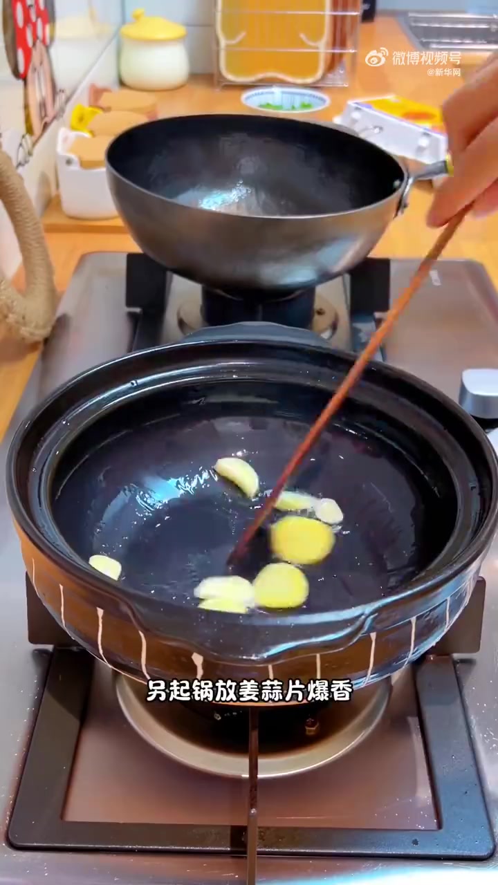 「简单！好喝又营养的丝瓜虾仁汤」夏天你家里会做什么汤？试试这道丝瓜虾仁汤，做法简单味道鲜美