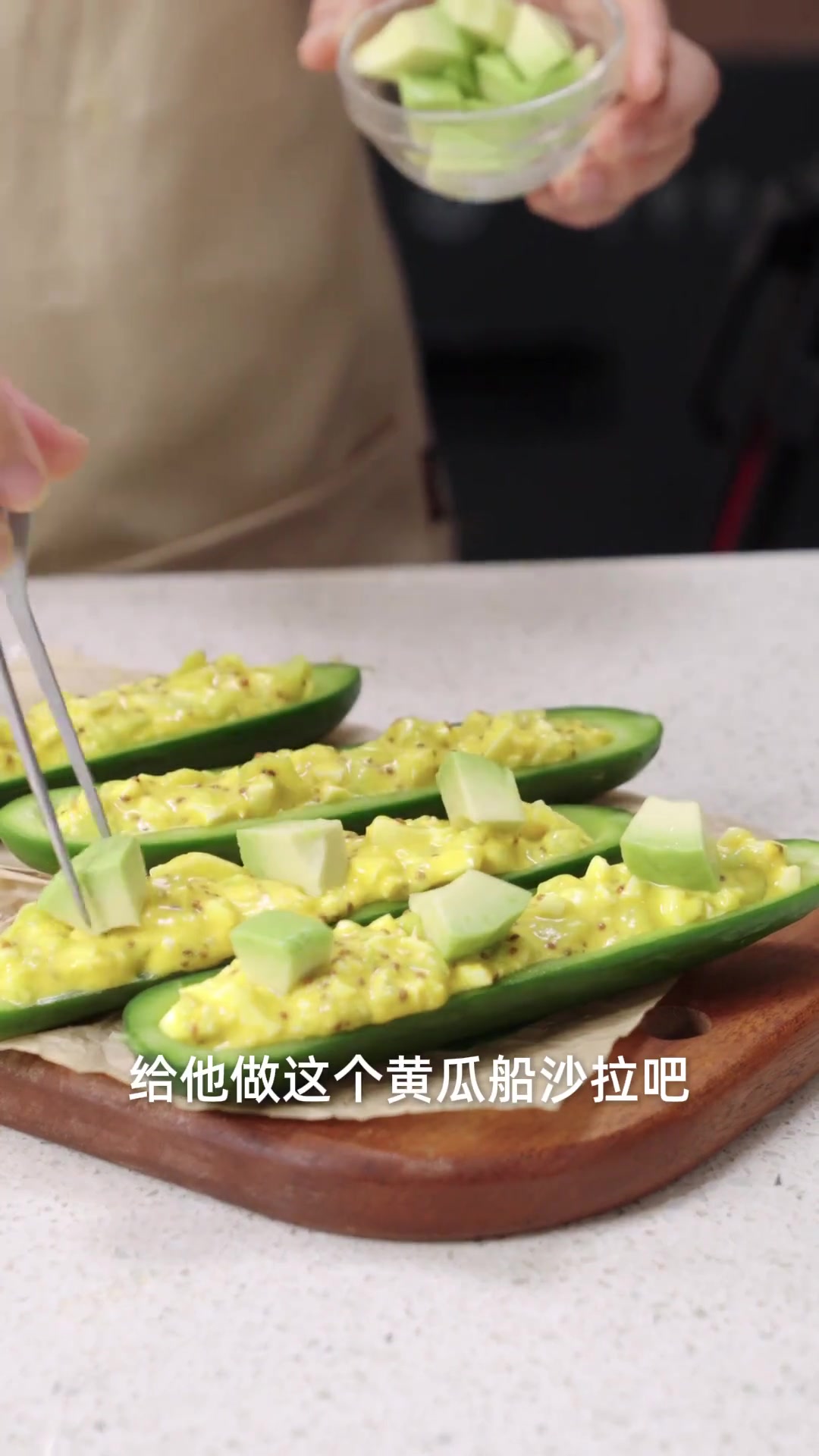 致工位隔壁的饭搭子‘今天不拼咖啡续命,改拼谁的沙拉船摆盘更乘风破浪’