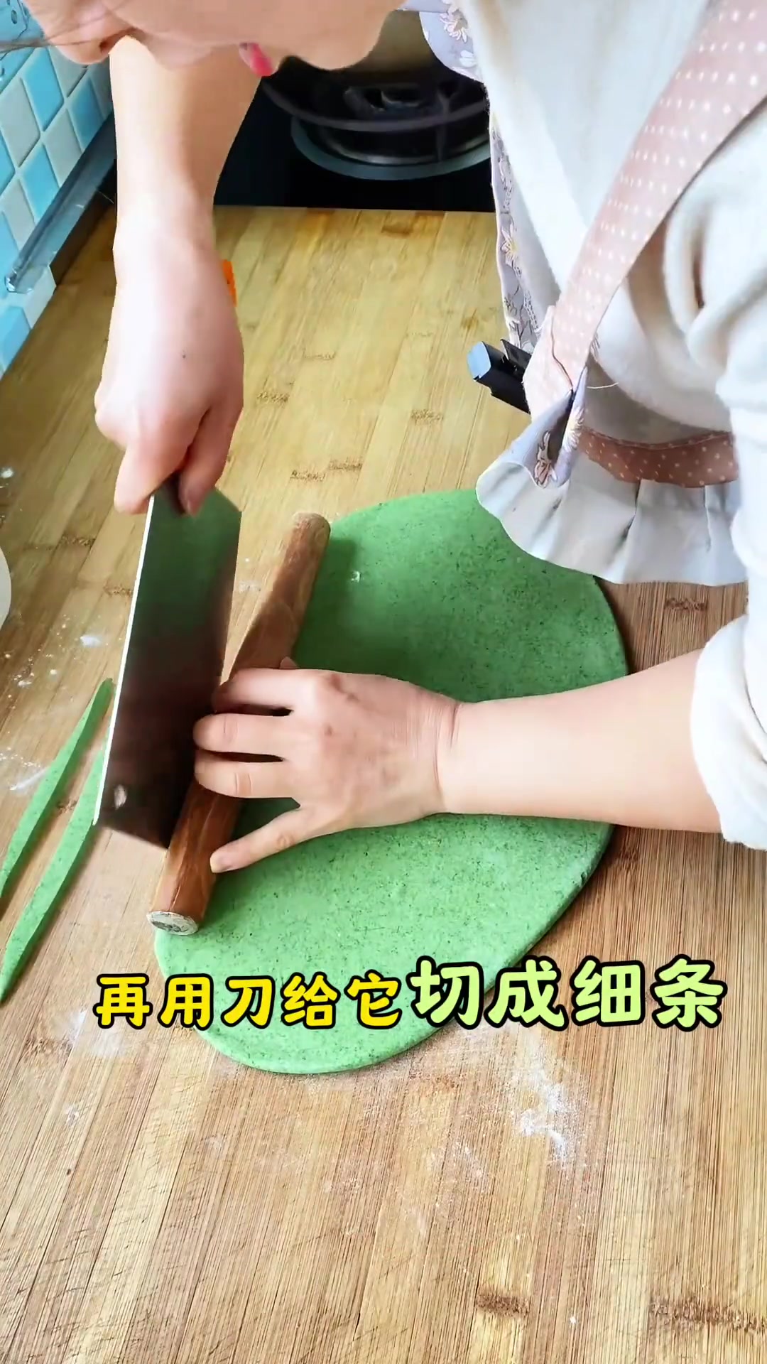 比拉条子更容易上手的菠菜胖胖面、喜欢吃手工面的朋友们一定要试一试