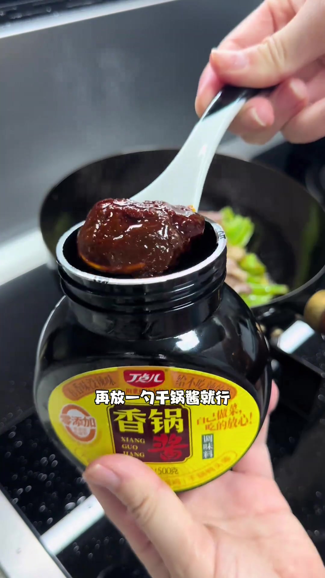 浙江女人又要开始做饭了：今日菜系：焦糖蚝油鸡翅！蒜蓉娃娃菜！干锅青椒炒肉片！今日主推：焦糖