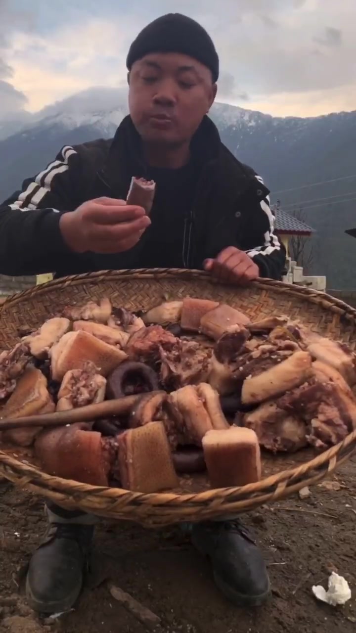 藏香猪坨坨肉做法独特