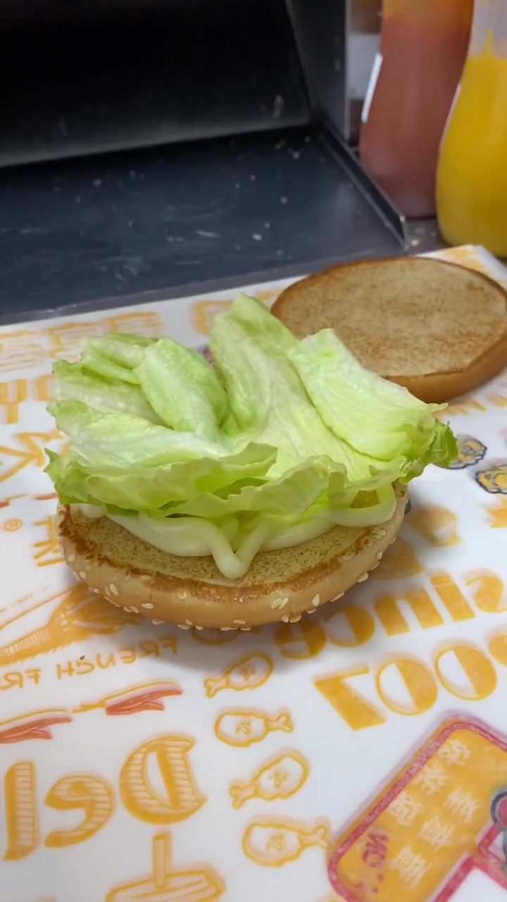 田园菠萝汉堡制作,选对比努力更重要!