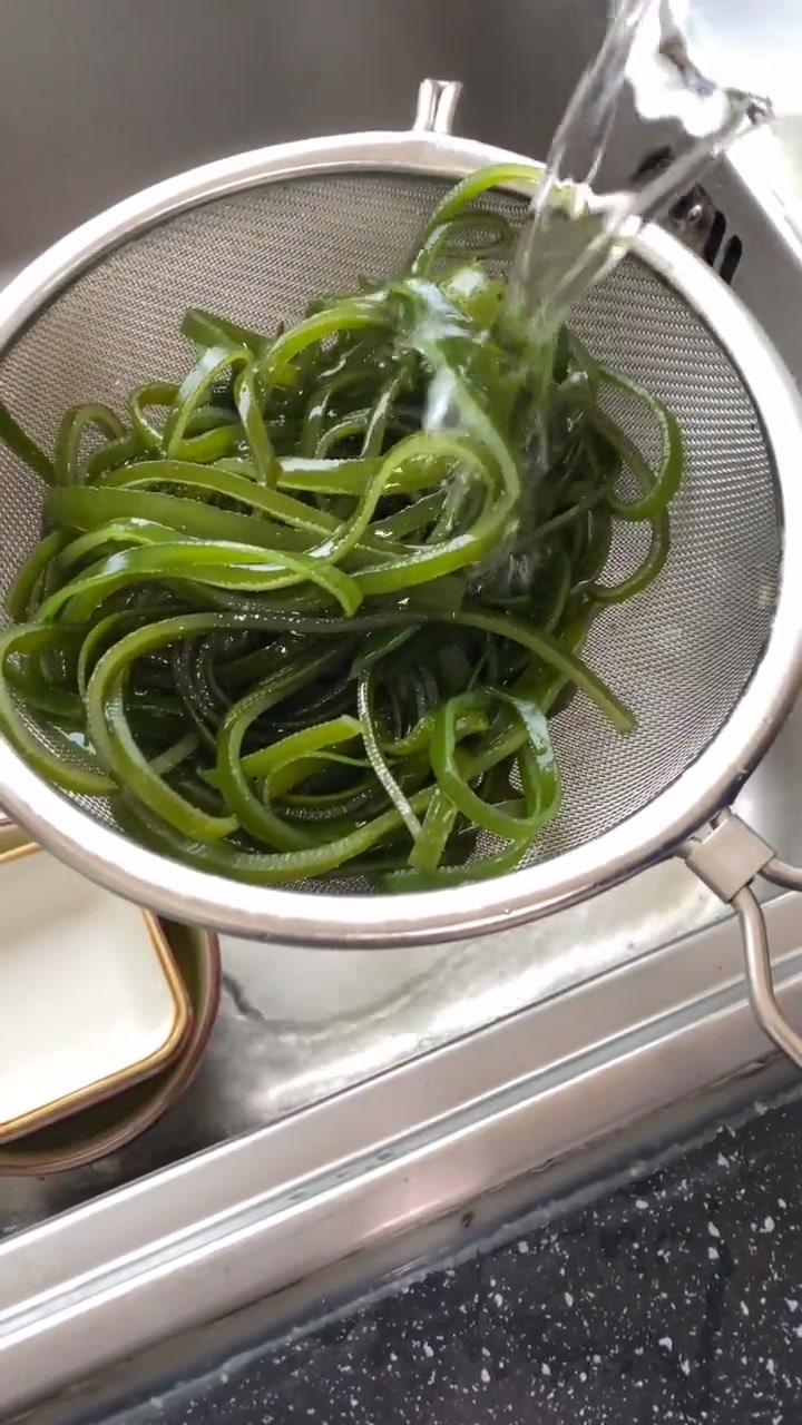 夏天做菜就要简简单单,凉拌海带丝