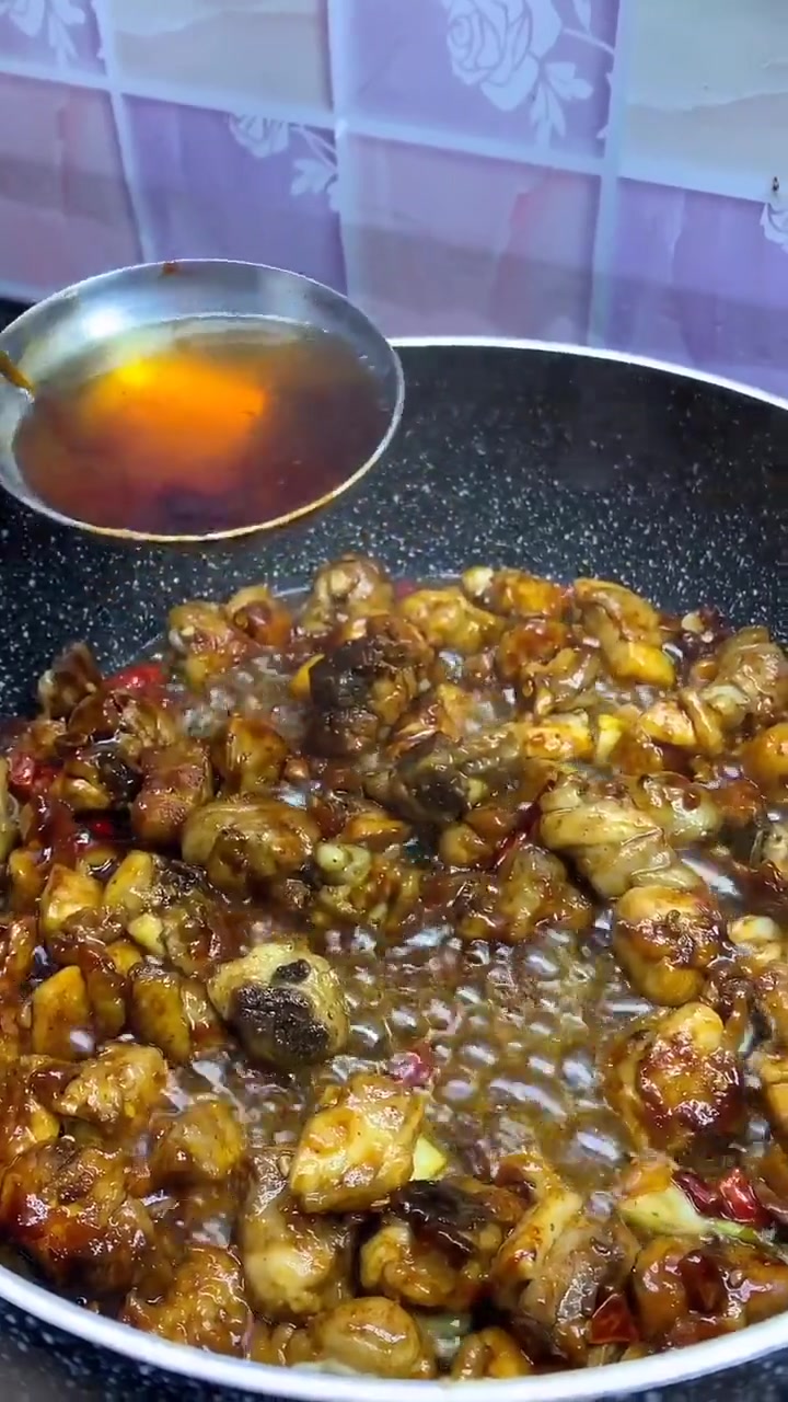 不会做青烧炒鸡？我带鸡腿去你家教你！超有食欲！