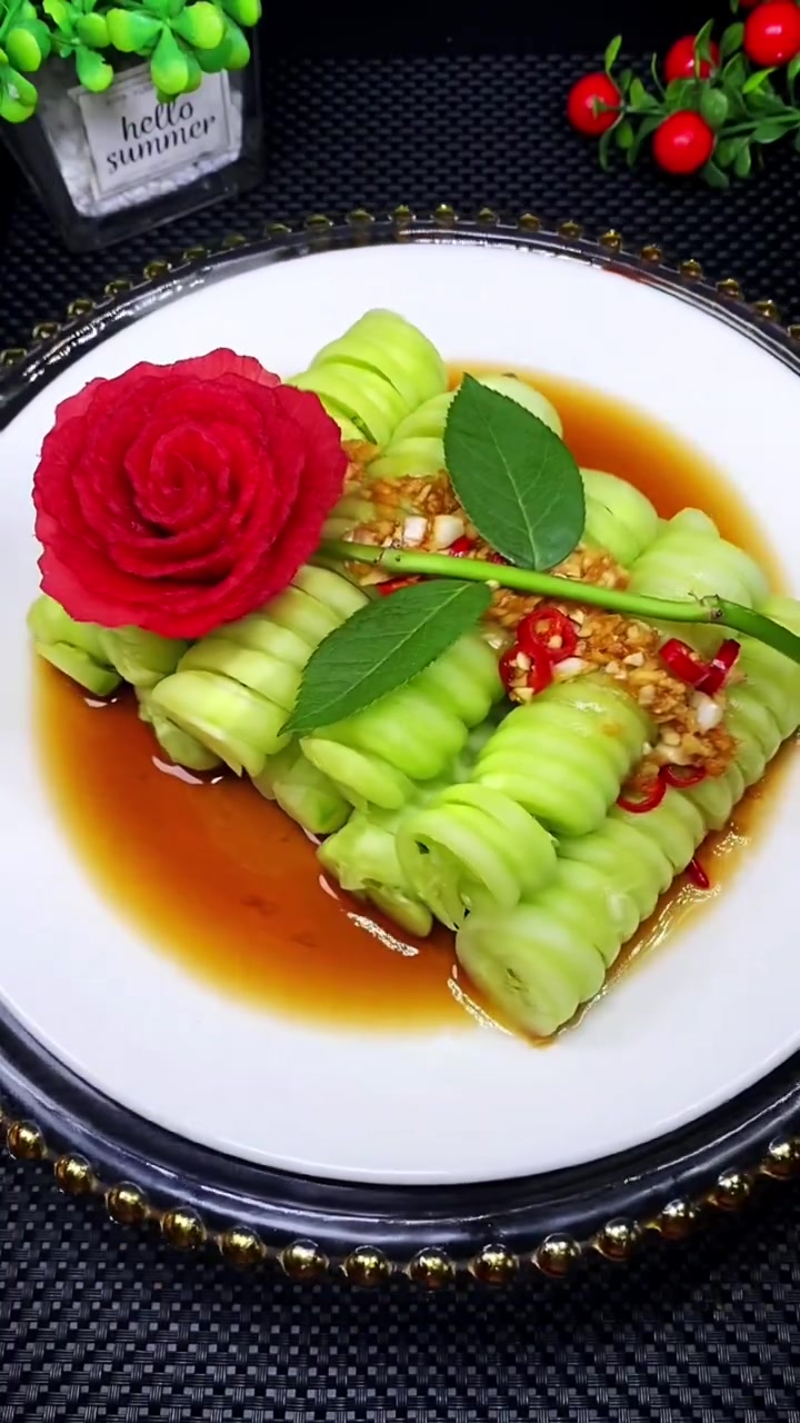 翡翠螺旋卷，凉拌黄瓜，造型好看，清爽解腻，收藏起来试试吧
