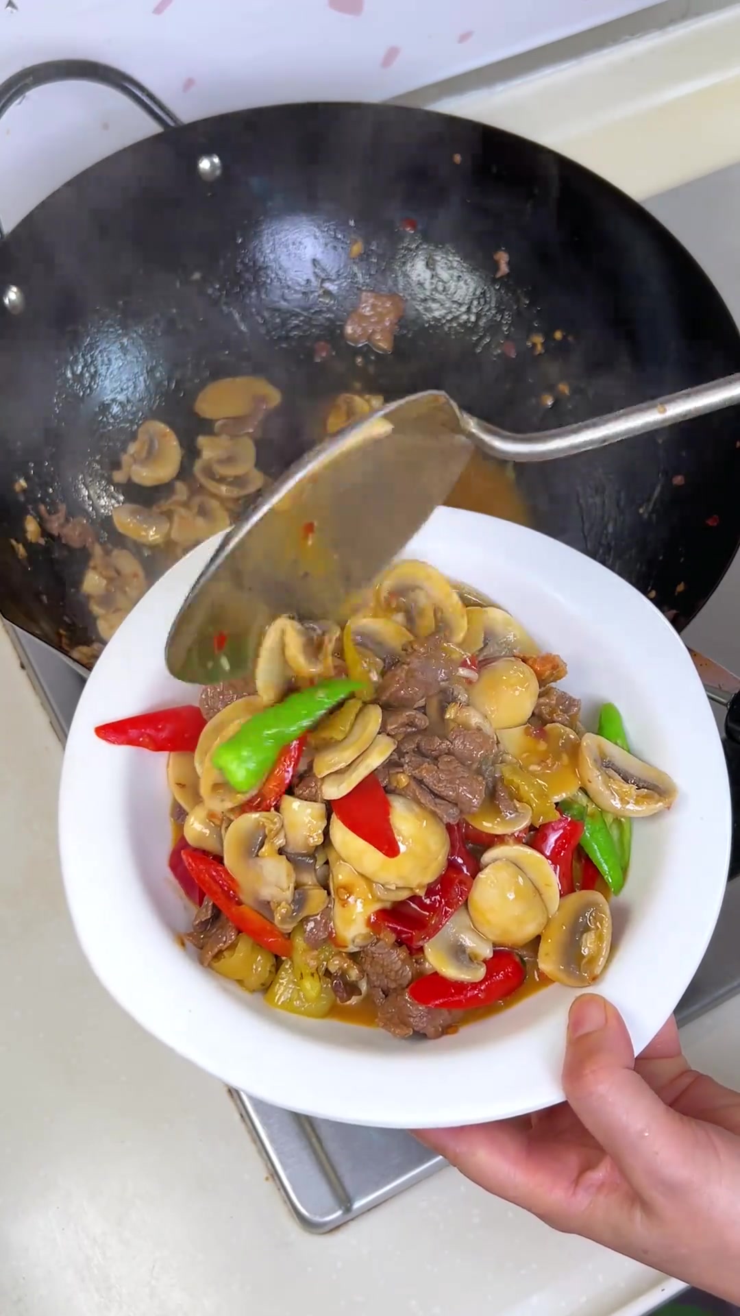 给父亲做的菜:口蘑泡椒牛肉