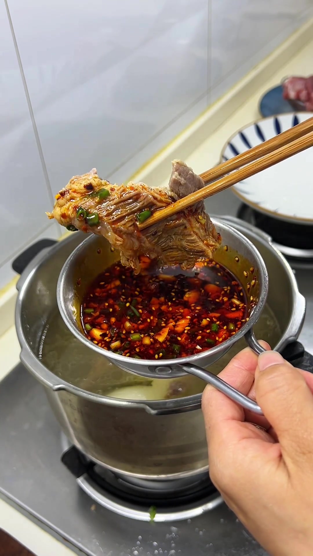 我家百吃不厌的白切牛肉,每个星期给家人做一次,可以吃肉又可以喝汤