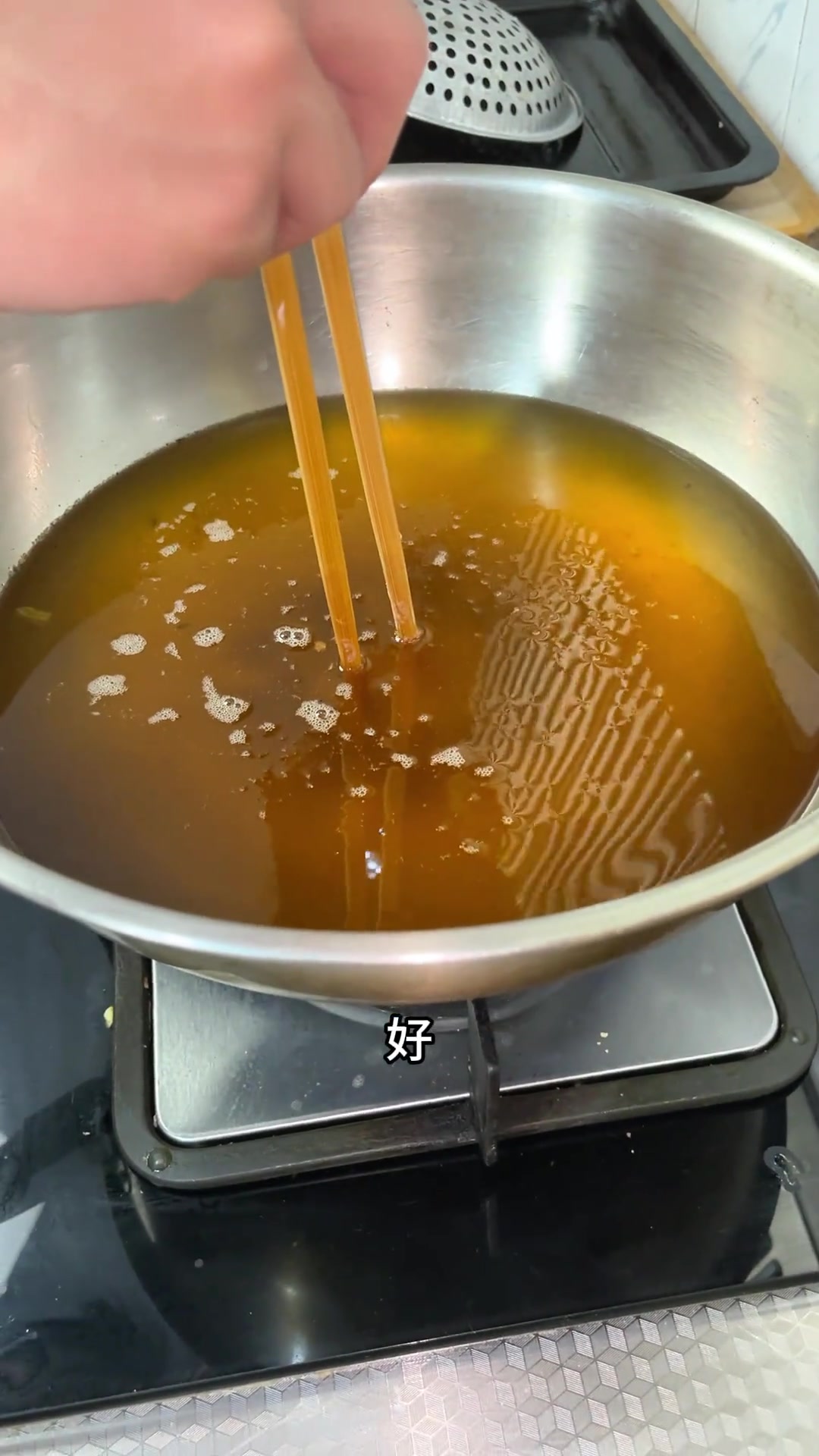 教儿子学做饭：广东肉怎么炸得金黄酥脆又好吃？