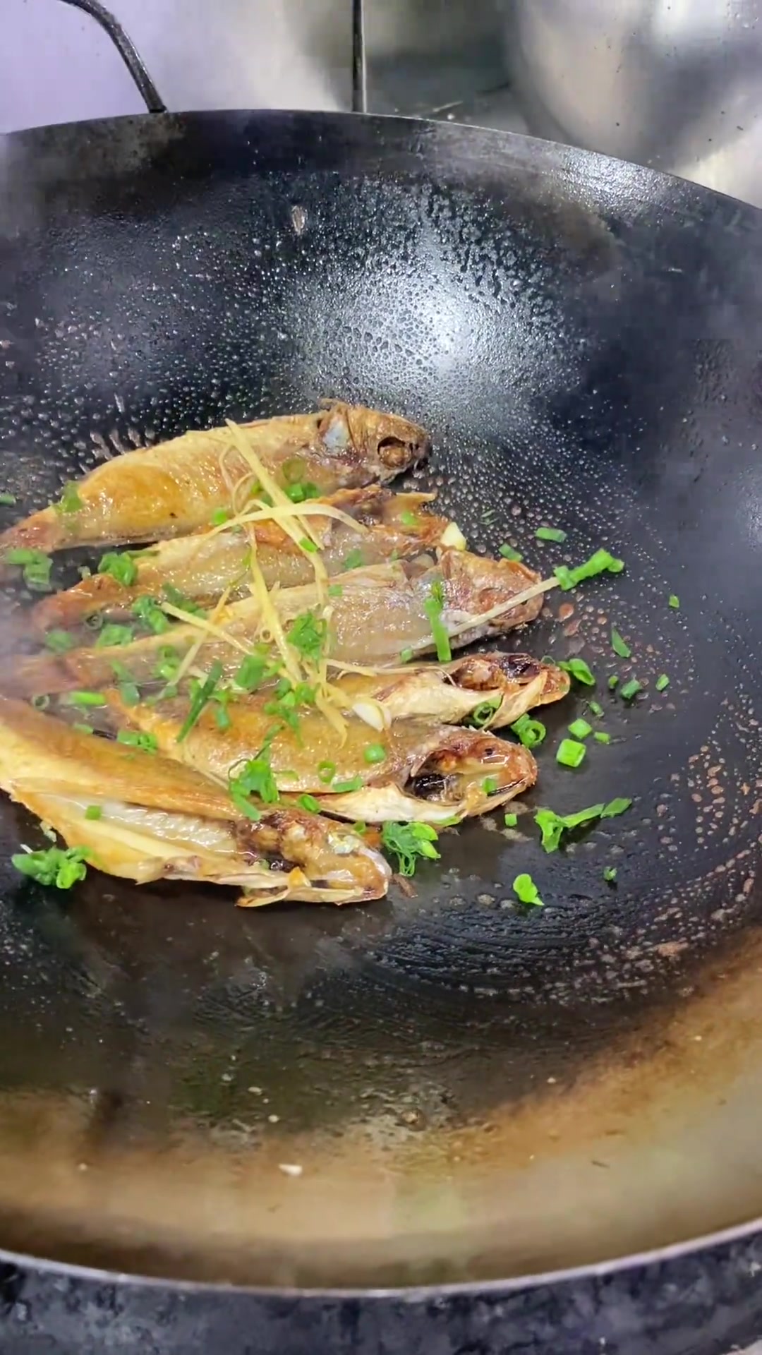 新郎老大喊吃饭鱼干这样做超好吃超下饭