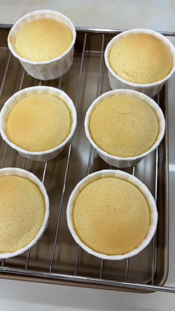 大晚上突然要吃蛋糕，快速做无油纸杯蛋糕，孩子吃个精光