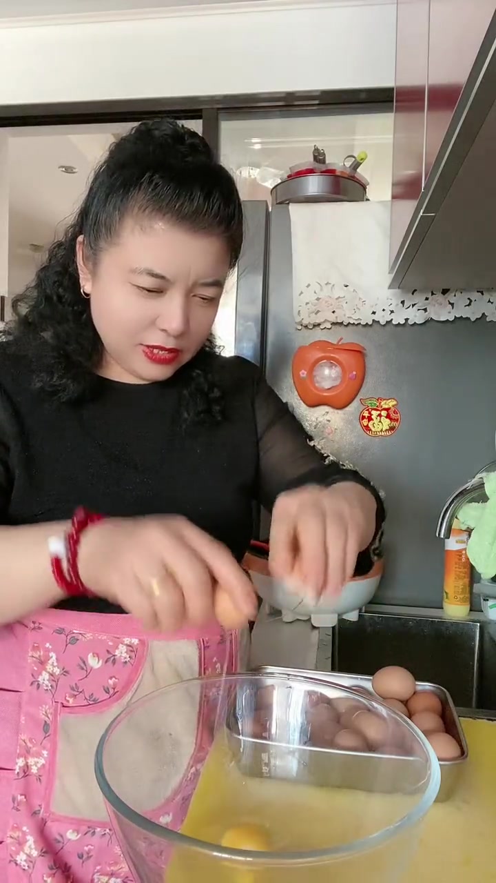 胡萝卜鸡蛋肠像我这样做好看好吃还入味口感可好了做法还简单，保证不会煮爆的
