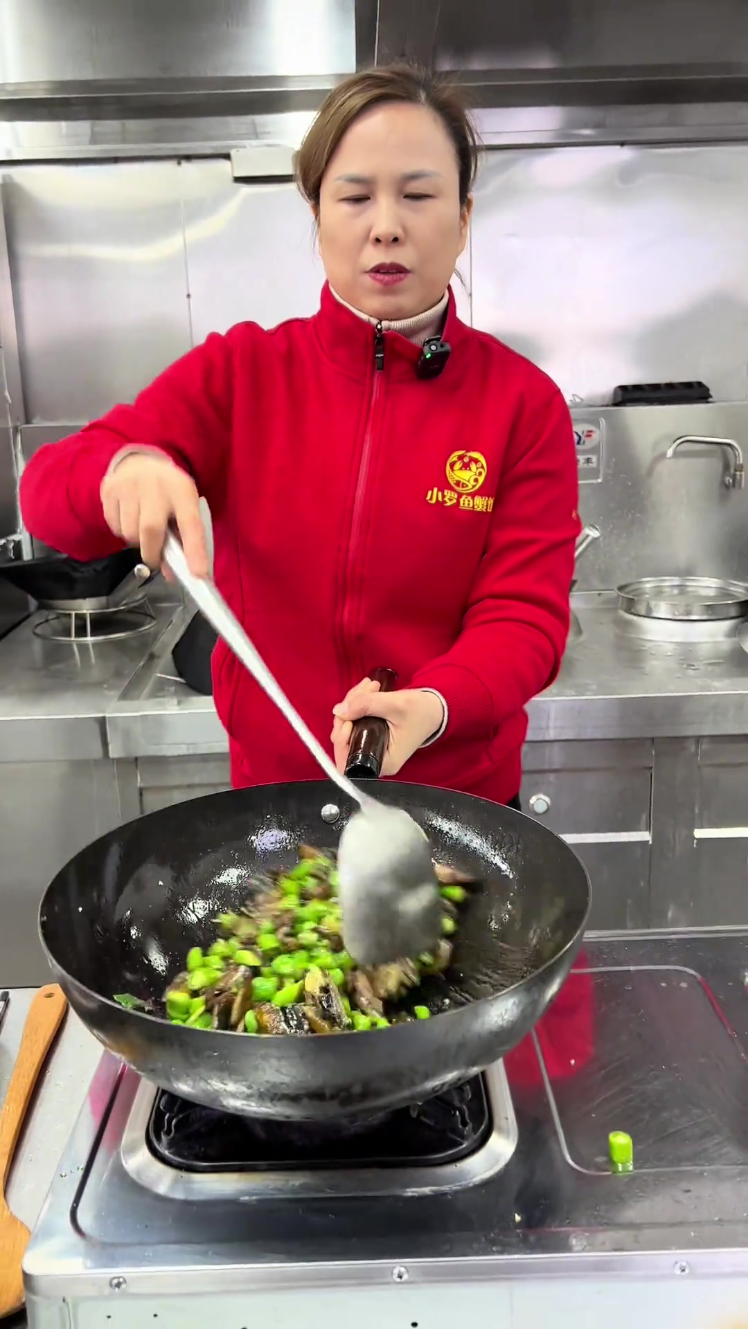 上锅几分钟就能出锅的爆炒鳝鱼，简简单单几样食材，外焦里嫩、喷香四溢。大家赶紧试一试吧