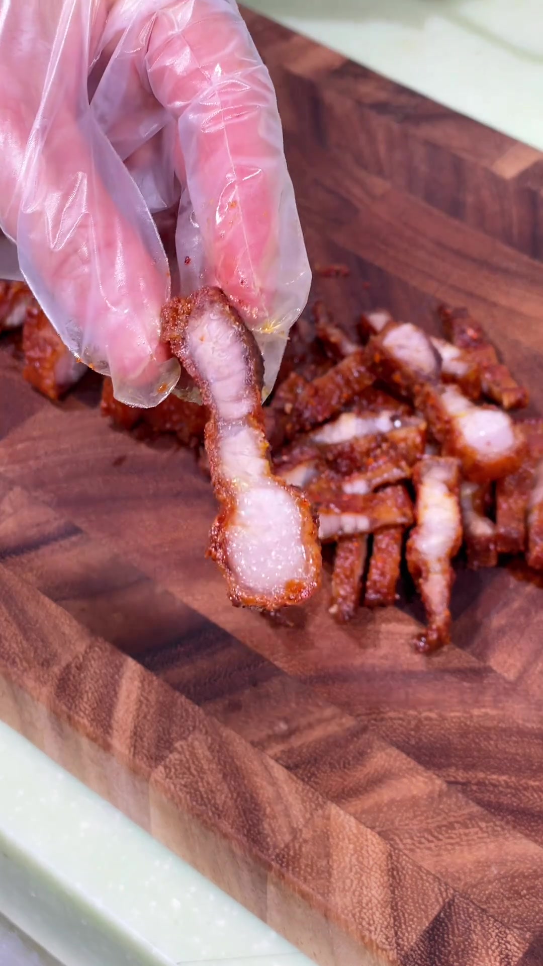 脆炸五花肉配上腌菜膏,只有云南人才懂这一口的好吃程度