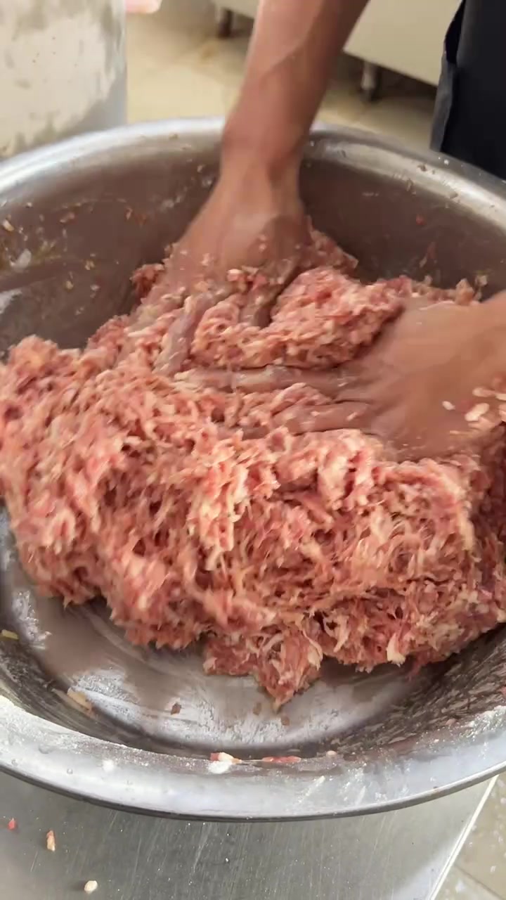 大锅菜肉饼蒸水蒸蛋做法分享,鲜香嫩滑,做法简单,很受大众欢迎的一道菜