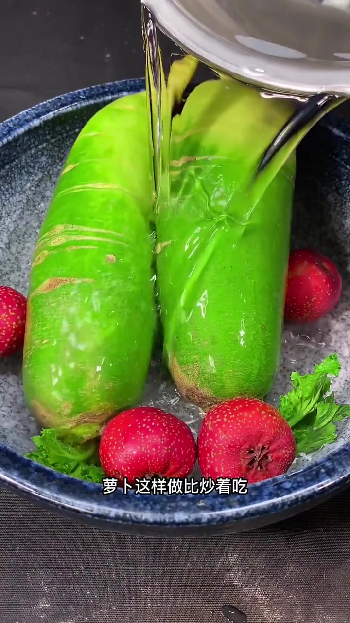 绿萝卜新吃法！煮出奶白汤，暖心又暖胃！