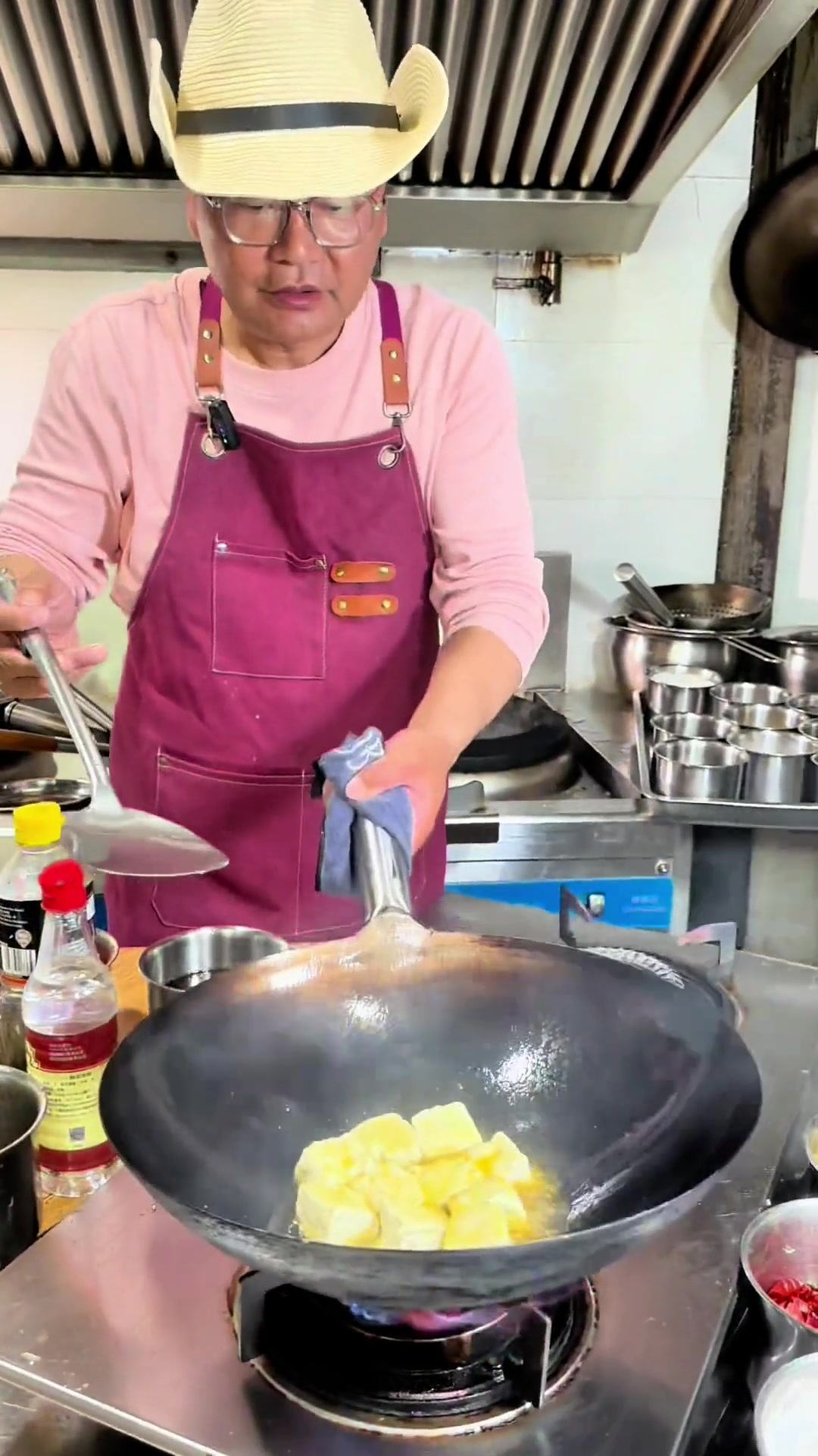 杭州的家常菜，真的很入味——毛豆子煎臭豆腐，你学会了么？