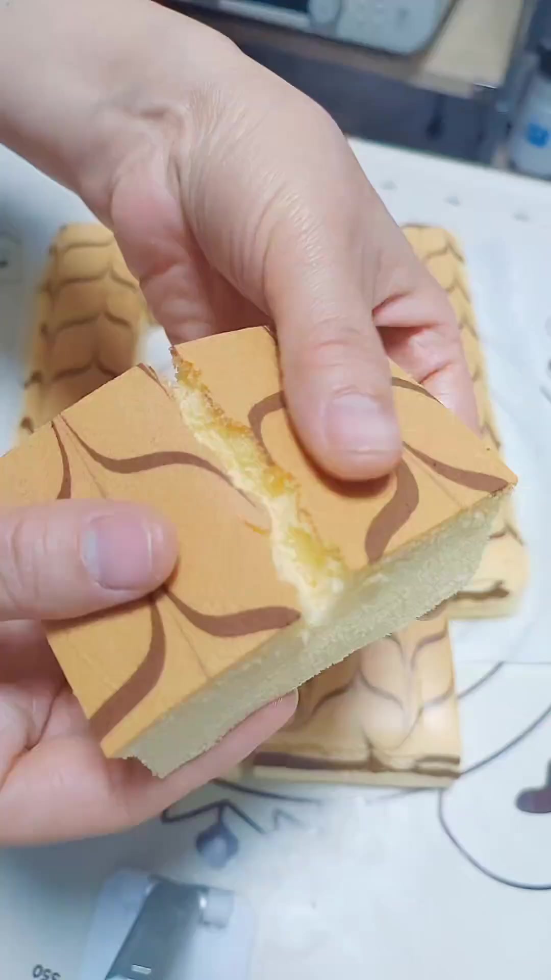 千叶纹蛋糕，一款经典的家常老蛋糕，细腻，绵软，巨好吃，关键做法简单，特别适合新手哦！