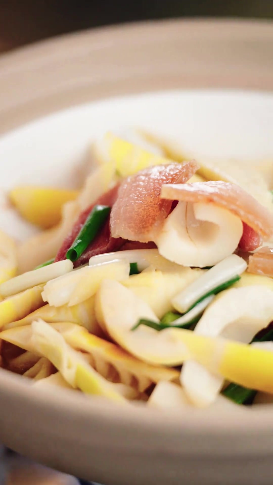 尝春天味道,用春笋与火腿煲一道鲜嫩脆爽佳肴