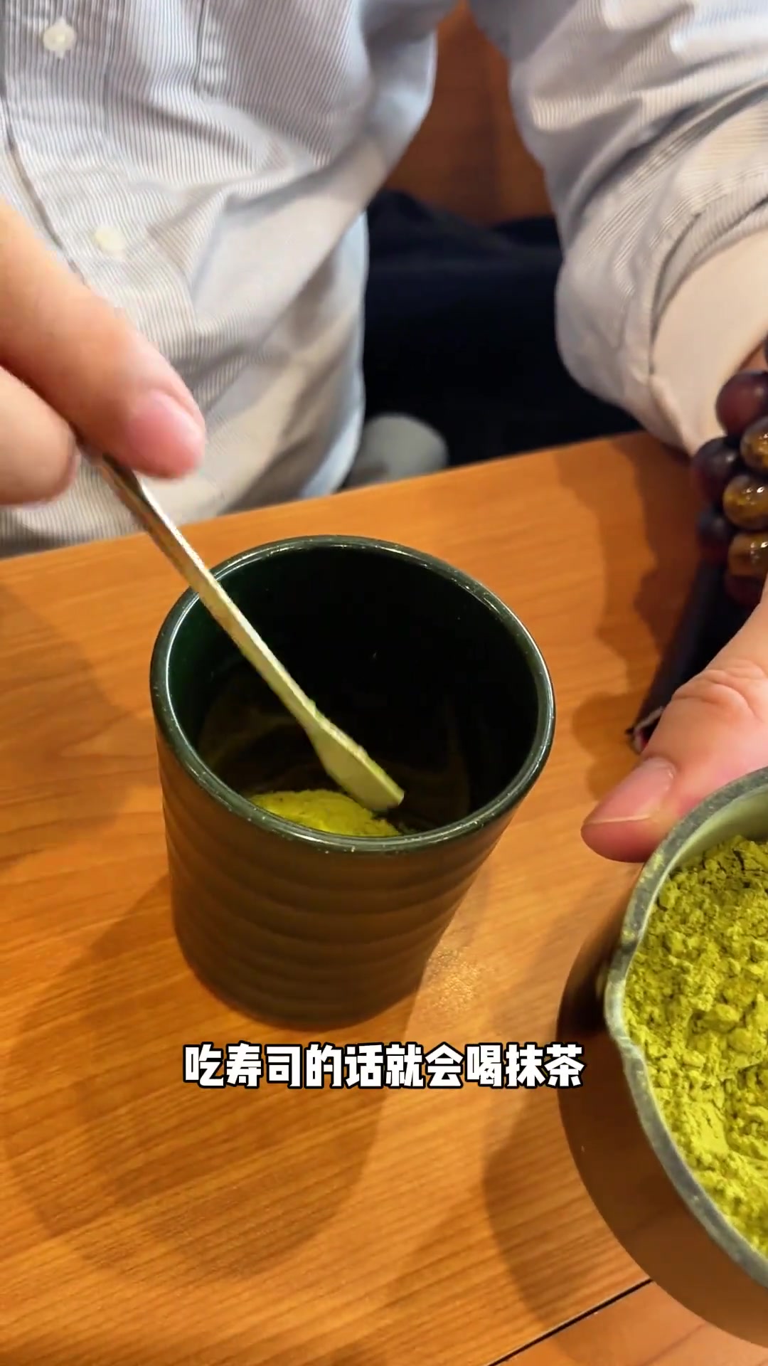 带大家感受一下日本的旋转寿司，这个物价怎么样？