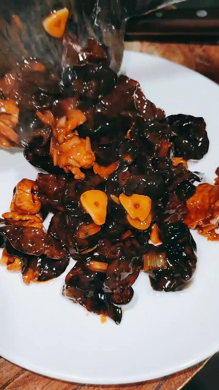 木耳炒肉教程这样炒不崩还入味!