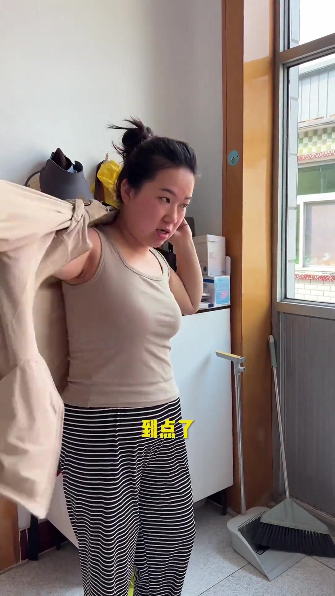 菜园黄瓜下来了，吃不清就这么腌，真好吃