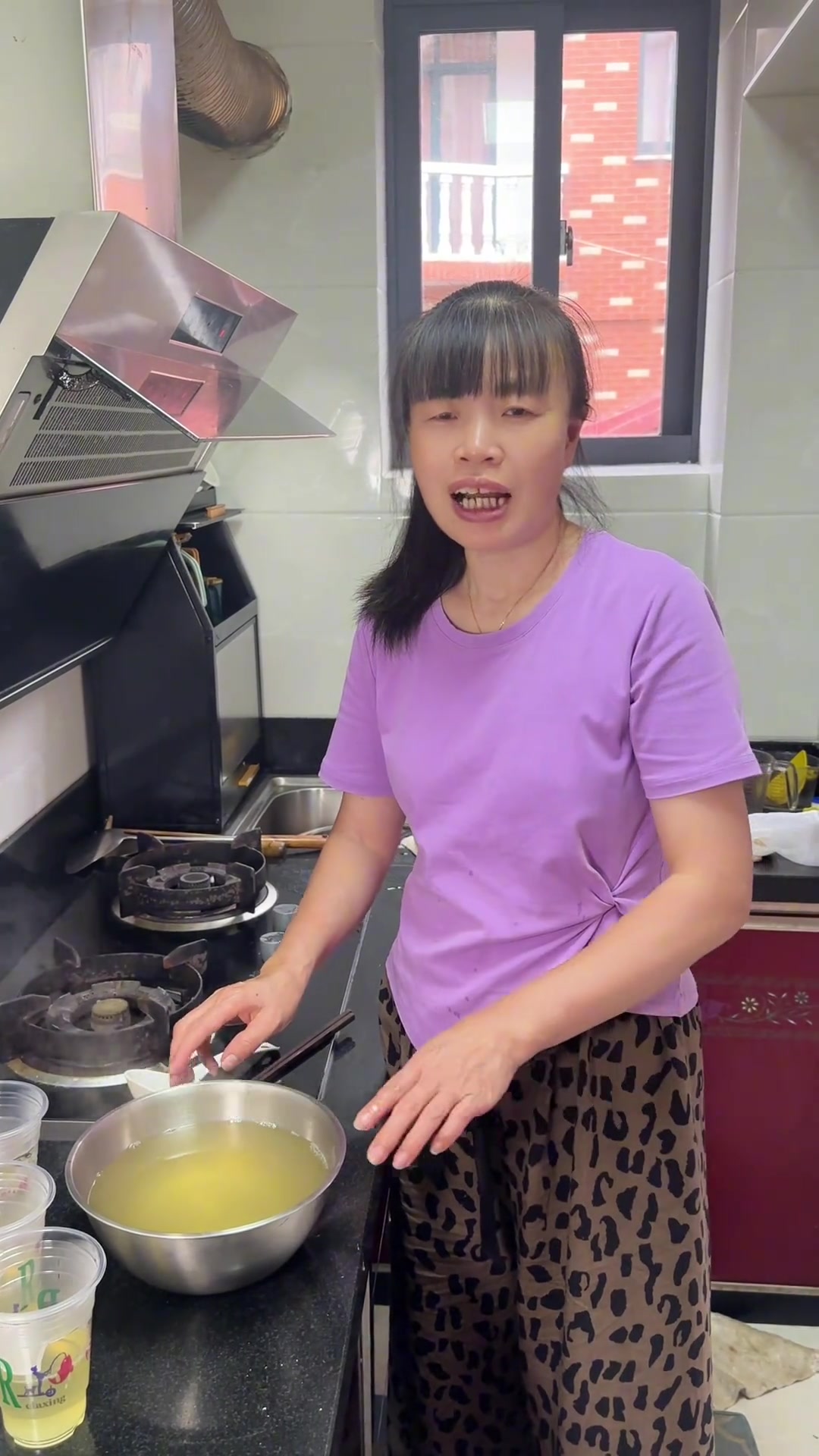 天气炎热,台州人少不了洋菜糕青草糊,快做起来