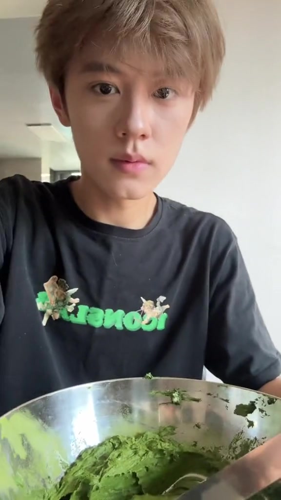 18岁自己做蛋糕给自己，太好吃了