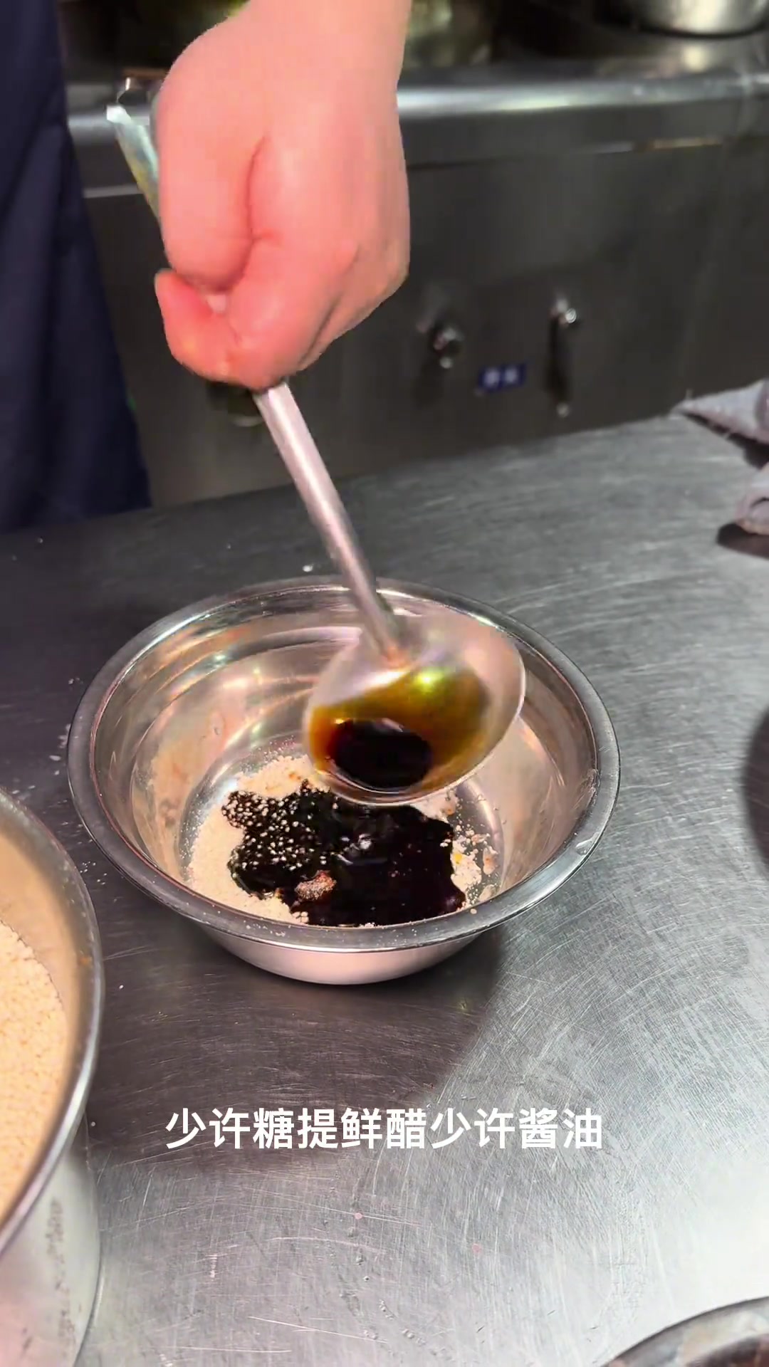 肝腰合炒今天教大家做一道又脆又嫩经典川菜肝腰合炒